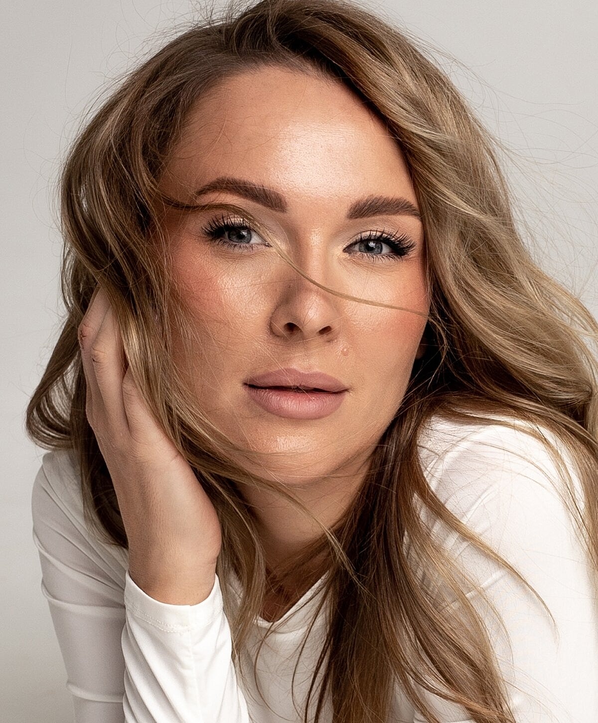 Woman with long hair posing elegantly.