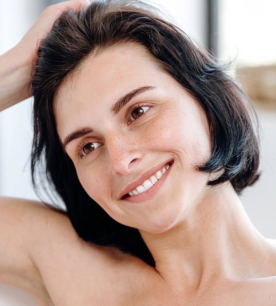 Smiling woman with short hair and natural beauty.